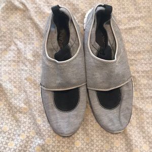 EUC ZEROGRAND SNEAKERS